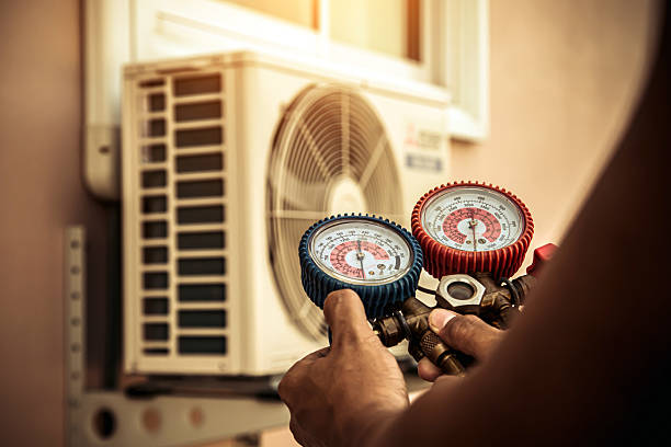 Professional Hvac technician working in Margate, FL